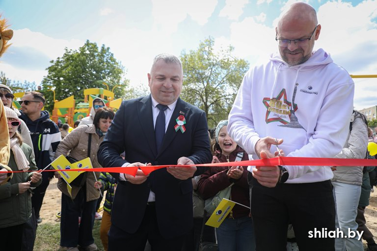 В Сморгони открыли новую детскую площадку в День Победы